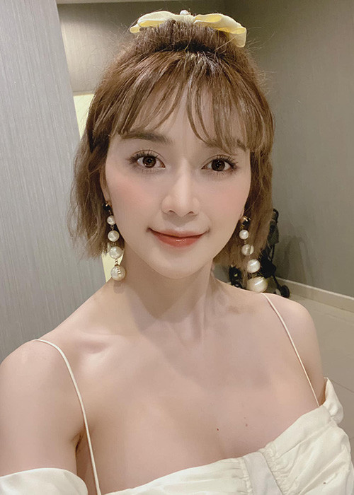 Năm 2011, khi đang là sinh viên năm 2 khoa Thanh nhạc, trường Cao đẳng Nghệ thuật Hà Nội, Thiều Bảo Trang tham dự cuộc thi Sao Mai. Tại sân chơi âm nhạc này, chị gái Thiều Bảo Trâm đoạt giải "Ca sĩ triển vọng".