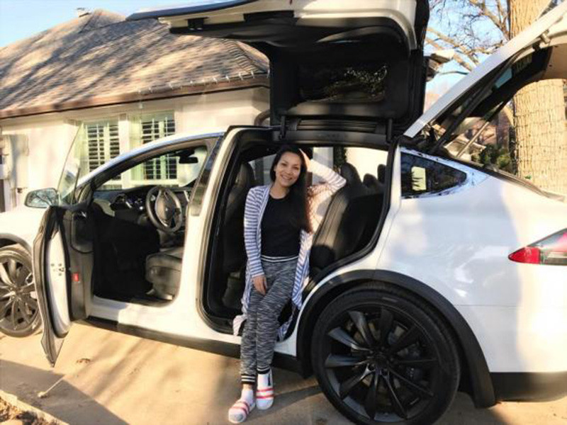 Trước đó, vào năm 2017, Hồng Ngọc được ông xã tặng siêu xe 3 tỷ.