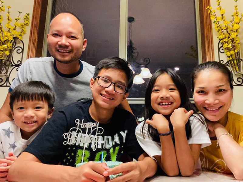 Nhiều người khen ngợi Thomas Tâm Nguyễn là người chồng, người cha mẫu mực.