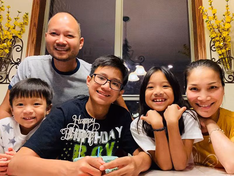 Nhiều người khen ngợi Thomas Tâm Nguyễn là người chồng, người cha mẫu mực.