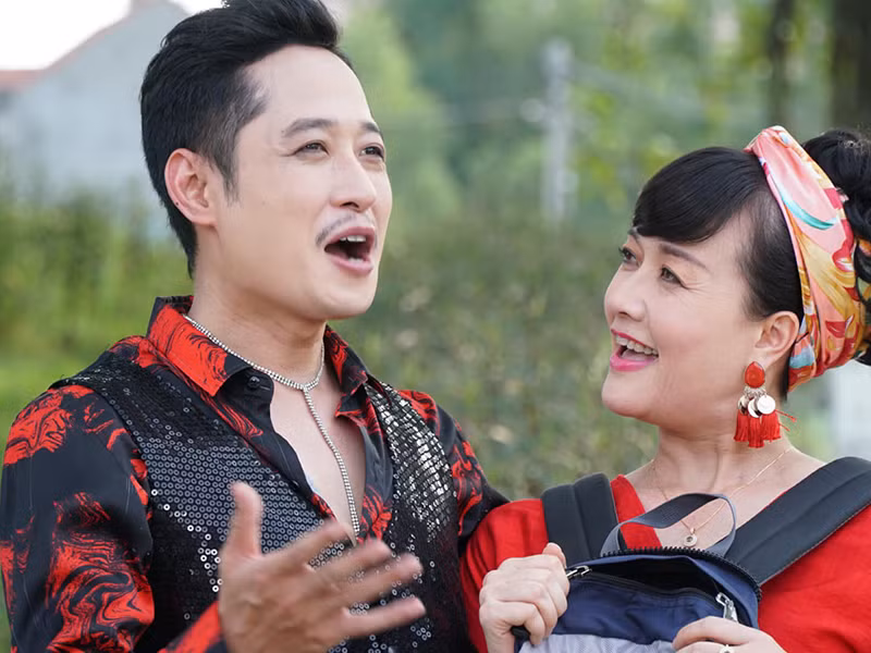 Gần đây, Mạnh Hưng gây ấn tượng khi đóng vai Hải “bóng” - người tình trẻ của Diễm Loan do Vân Dung đảm nhận trong bộ phim truyền hình “Hướng dương ngược nắng”.