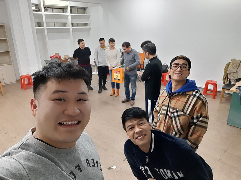 Nhiều khán giả gửi lời động viên các nghệ sĩ.