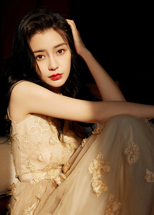 Một trong những chi tiết khiến cặp đôi bị nghi ly hôn là nữ diễn viên và chồng không còn dính như hình với bóng giống như hồi còn hẹn hò hay trong những năm đầu kết hôn.