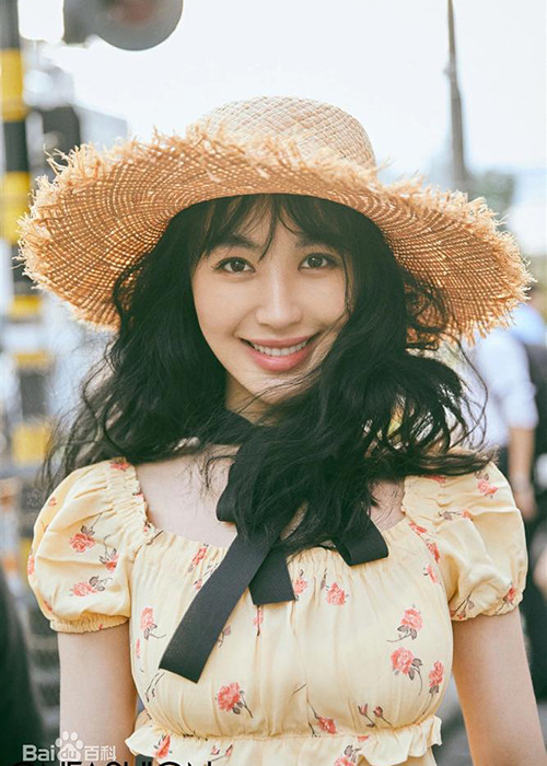 Tình cũ của Huỳnh Hiểu Minh sống kín tiếng, không nhắc đến chuyện tình cảm.