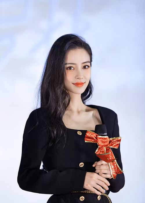 Hôn nhân giữa Angelababy và Huỳnh Hiểu Minh trong 1 năm trở lại đây vướng nghi vấn tan vỡ.