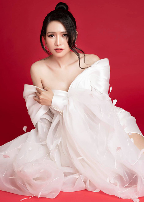 Diệu của “Mẹ ghẻ” khiến nhiều khán giả khó nhận ra. Trong phim, Văn Phượng vào vai phụ nữ ăn mặc quê mùa.