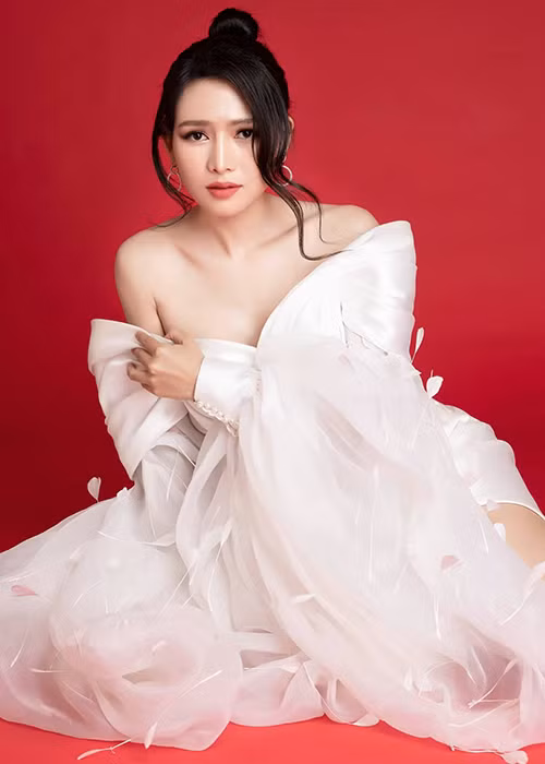 Diệu của “Mẹ ghẻ” khiến nhiều khán giả khó nhận ra. Trong phim, Văn Phượng vào vai phụ nữ ăn mặc quê mùa.