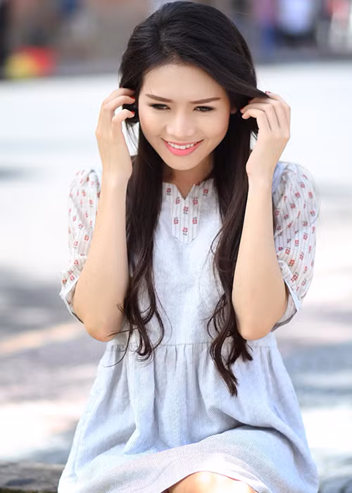 Cô từng đóng phim: “Trở về”, “Những khoảng trời riêng”, “Theo dấu hương xưa”, “Thầu chín ở Xiêm”, “Vùng đất không yên tĩnh”, “Trăng mùa mưa”, “Quê em”, “Trái tim màu xanh”, “Đổi đời”, “Vợ của chồng tôi”, “Một nửa nanh cọp”…