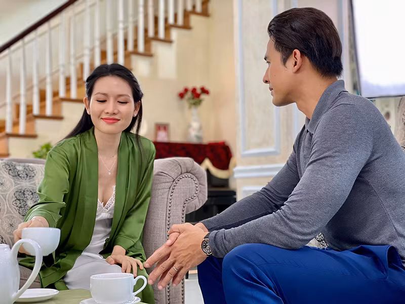 Văn Phượng tên đầy đủ là Văn Thị Phượng. Cô lấy nghệ danh là Văn Phượng dù thường bị trêu ghẹo với cái tên có vẻ nam tính.