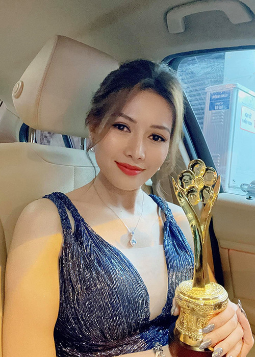 Ở hạng mục Nữ diễn viên được yêu thích, Văn Phượng cạnh tranh với Hồng Diễm, Thanh Hằng, Quỳnh Lam và Ninh Dương Lan Ngọc.