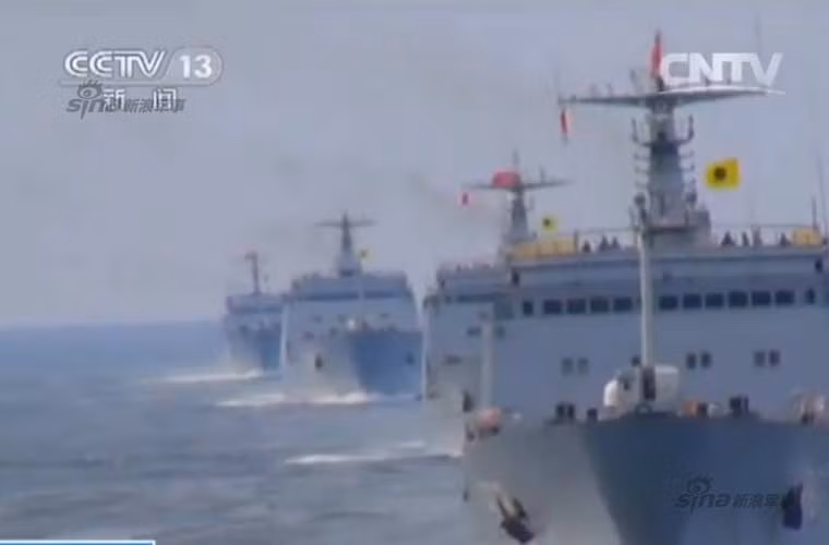 Trong ảnh là các tàu độ bổ cỡ lớn của Hải quân Trung Quốc xuất hiện trong cuộc tập trân.