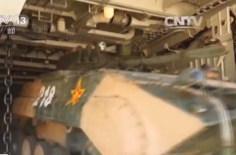 Xe chiến đấu bộ binh Type 86 có khả năng lội nước.