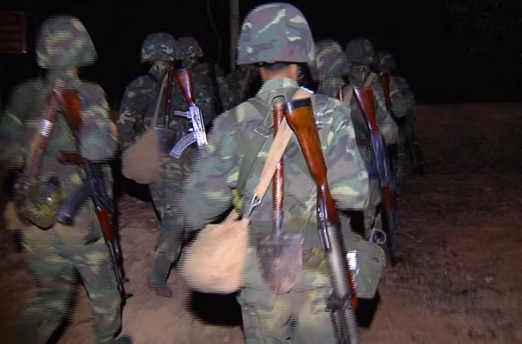 Nhanh tróng cơ động, hành quân ra vị trí huấn luyện.