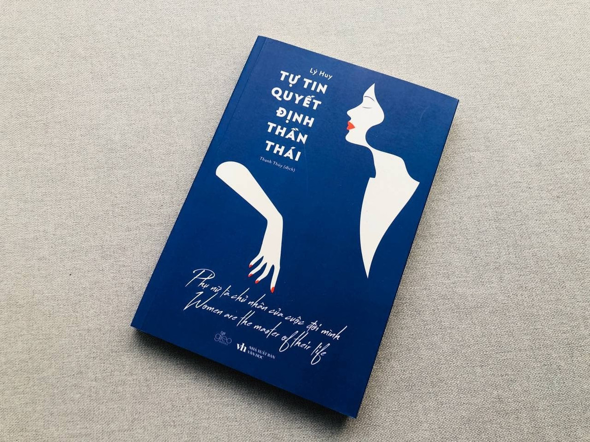 Sách "Tự tin quyết định thần thái" của của tác giả nữ Lý Huy - người được mệnh danh là "tấm vé bảo chứng rating truyền hình" giúp phái nữ xây dựng sự tự tin cho riêng mình. Tự tin chính là chìa khoá quyết định thần thái và cuộc sống hạnh phúc của mỗi người.