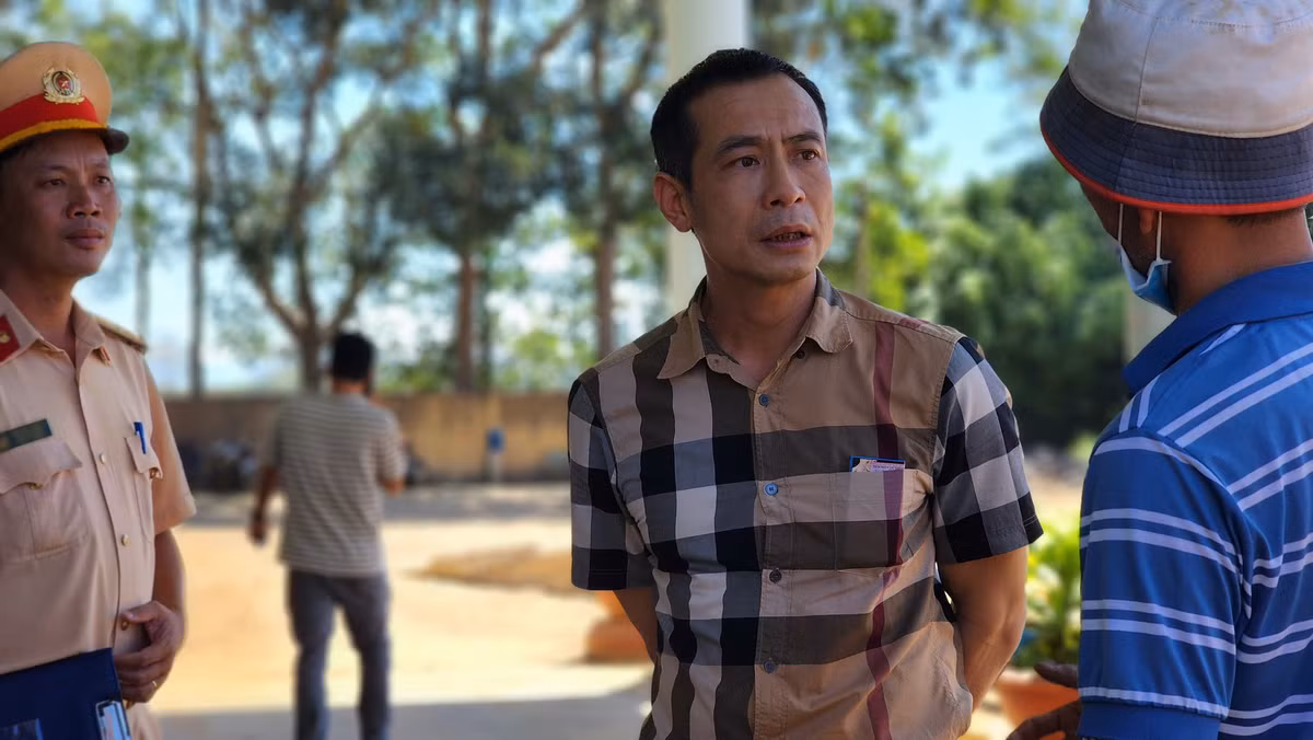 PGD Cong an Dak Lak truc tiep chi dao xu ly xe qua tai-Hinh-5