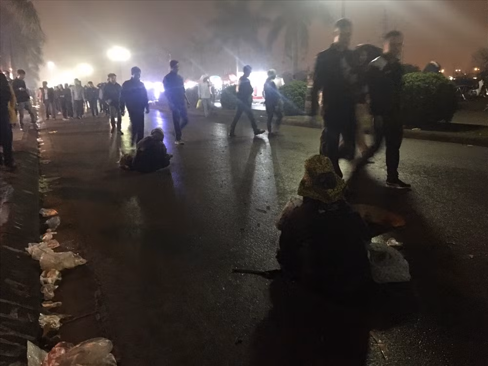 Năm nay BTC lễ hội phát ấn đền Trần cho biết: Huy động hơn 2.000 cảnh sát để đảm bảo an ninh trong đó có việc kiểm soát và hạn chế hành vi ăn xin nơi khuôn viên Đền Trần thế nhưng trước mặt nhiều lực lượng chức năng hoạt động ăn xin vẫn ngang nhiên diễn ra trước và sau khi khai ấn.