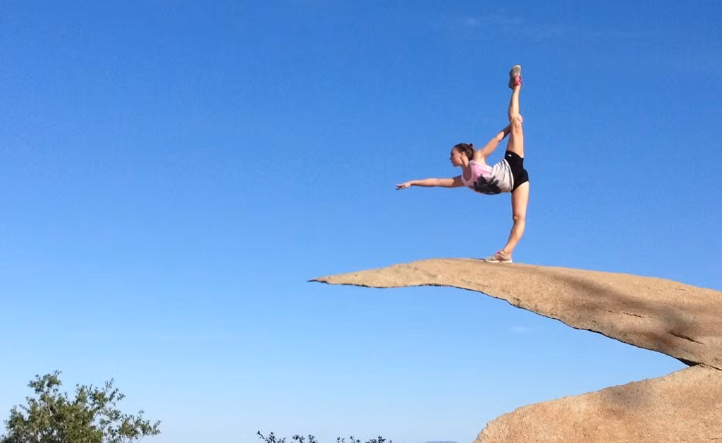 Tùy vào sự sáng tạo và khéo léo lựa chọn góc của người chụp, những bức ảnh ấn tượng ra đời với độ mạo hiểm nhân lên nhiều lần so với thực tế.