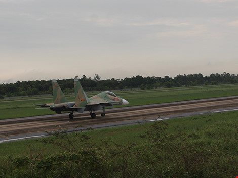 Su30-MK2 chuẩn bị cất cánh