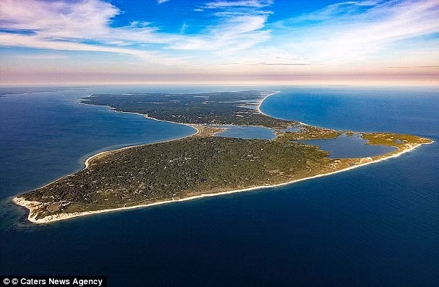 Gia đình ông Obama đang nghỉ tại một khu biệt thự tuyệt đẹp được nhiều người nổi tiếng yêu thích.