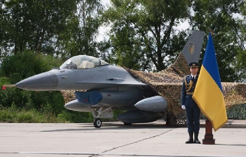 Nếu dựa trên các con số từ các nguồn công khai, Đan Mạch đã kịp chuyển giao cho Ukraine sáu tiêm kích F-16 Fighting Falcon, nhưng trong thời gian gần đây đã có ba máy bay bị phá hủy: hai chiếc hiện tại và một chiếc trước đó bị cháy cùng với phi công Ukraine. Điều này có nghĩa là một nửa số máy bay Mỹ mà Kiev nhận được đã không còn. Ảnh: Pravda.