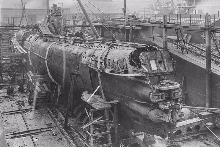 Tàu UB-110 ở nơi đậu trên cạn. Ảnh: RHP.