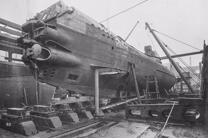 UB-110 mang 10 quả ngư lôi và được trang bị một khẩu pháo 88mm trên boong. Ảnh: RHP.