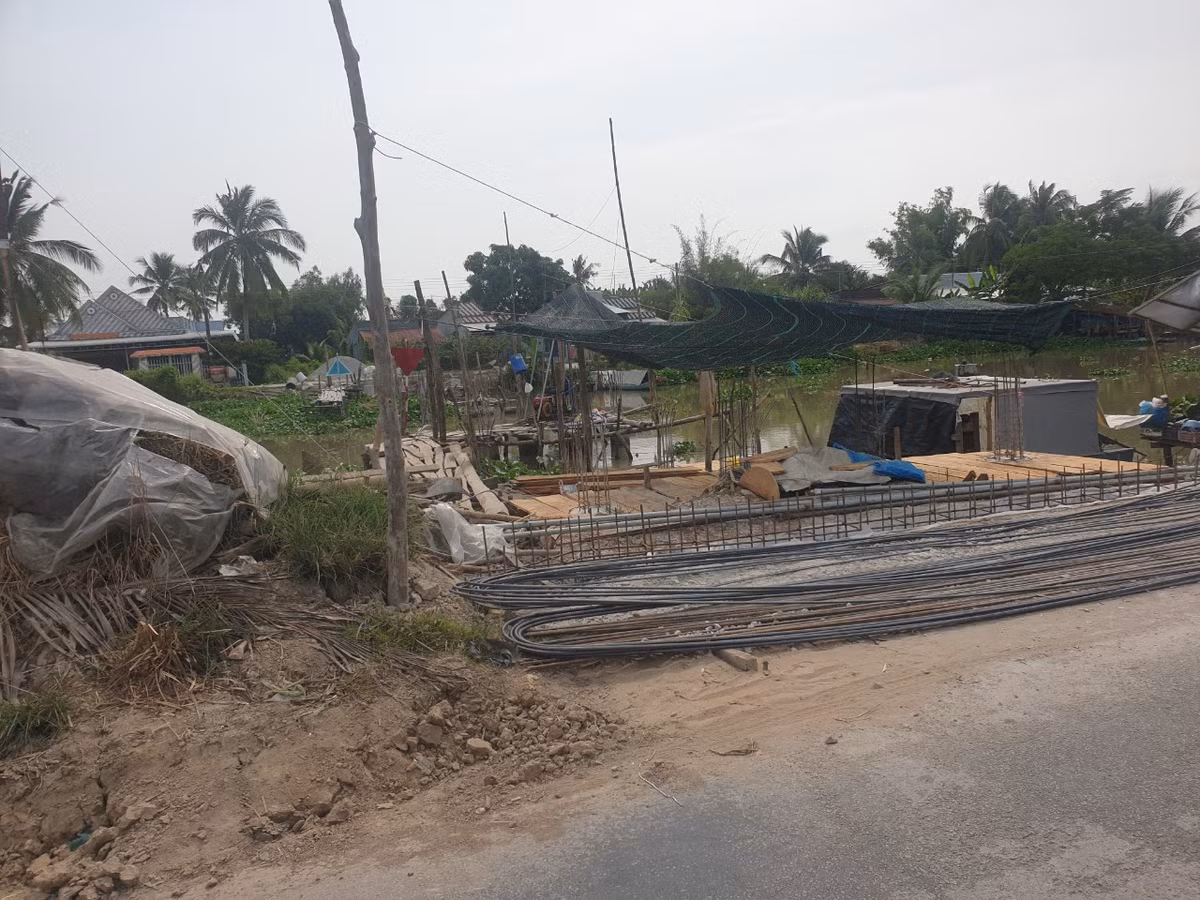 Kien Giang: Thanh toan 100% vat tu, sau 01 nam cau van chua xong-Hinh-3