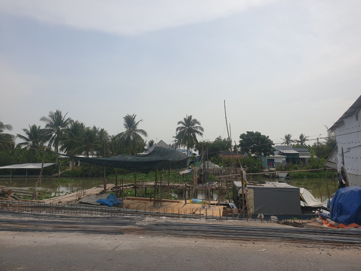 Kiên Giang: Thanh toán 100% vật tư, sau 01 năm cầu vẫn chưa xong - Hình 2 Kien Giang: Thanh toan 100% vat tu, sau 01 nam cau van chua xong-Hinh-2