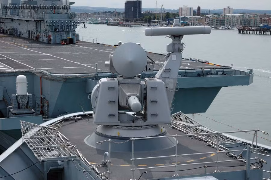 Một tháp pháo Goalkeeper chứa 1.190 viên đạn và có thể nạp lại trong vòng 9 phút.