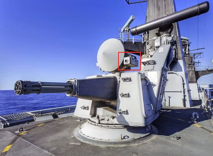 Ngoài ra có hệ thống camera cung cấp hình ảnh trực quan cho kíp chiến đấu.