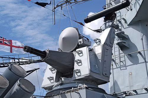 Khả năng của pháo CIWS Goalkeeper đã được chứng minh nhiều lần trong thời gian thử nghiệm trên biển. Trong các cuộc tập trận bắn đạn thật, nhiều mục tiêu khác nhau bao gồm Harpoon, Exocet và bia bay không người lái bị bắn hạ bởi Goalkeeper. Trong các hoạt động chống hải tặc ngoài khơi Somalia, hệ thống đã phá hủy một số tàu thuyền hải tặc và các chiếc xuồng đã bị tịch thu bởi Hải quân Hoàng gia Hà Lan.