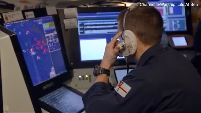 Những chuyến bay của máy bay trinh sát không người lái RQ-4 Global Hawk kết hợp cùng phi cơ trinh sát điện tử như RC-135U, P-8A Poseidon liên tục quần thảo quanh bán đảo Crimea rõ ràng đã có tác dụng đáng kể.