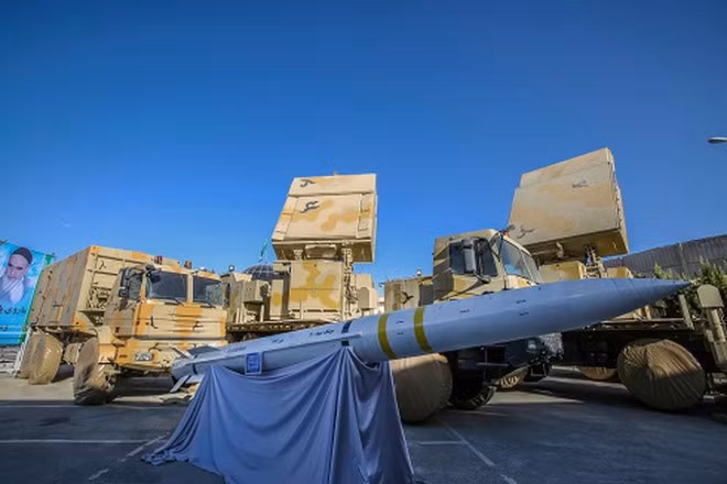 Các mục tiêu mà S-300/400 bắn hạ đầu là đối tượng mô phỏng do chính Nga chế tạo có tính năng kỹ chiến thuật đã được biết trước, còn khi đối đầu vũ khí thực sự lại là chuyện khác.