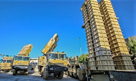 Bên cạnh đó tư duy thiết kế của S-300 đã lạc hậu, nó không có khả năng tấn công mục tiêu bay thấp lợi dụng địa hình địa vật như cách mà tiêm kích Israel vẫn thực hiện.