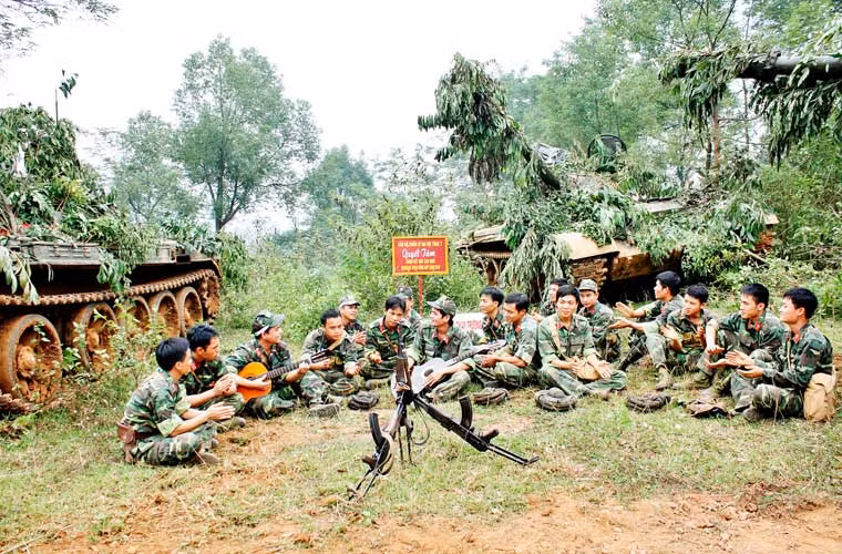 Phút nghỉ ngơi sau giờ diễn tập.