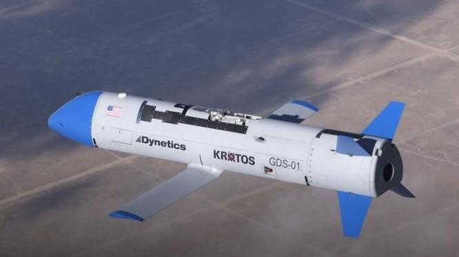 Cần lưu ý rằng “tàu sân bay trên không” ngoài tác dụng giảm thiểu nguy hiểm cho phi công còn giúp làm tăng đáng kể tầm hoạt động của máy bay không người lái. Tuy vậy tổ hợp tác chiến nói trên có đủ sức khiến Nga cảm thấy lo lắng?