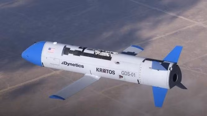 Cần lưu ý rằng “tàu sân bay trên không” ngoài tác dụng giảm thiểu nguy hiểm cho phi công còn giúp làm tăng đáng kể tầm hoạt động của máy bay không người lái. Tuy vậy tổ hợp tác chiến nói trên có đủ sức khiến Nga cảm thấy lo lắng?