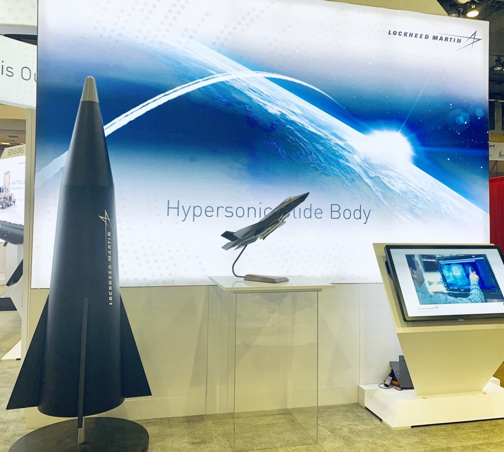 Lục quân Mỹ cho biết, đã làm việc với ngành công nghiệp để xây dựng cơ sở công nghiệp cho cơ thể lướt của vũ khí siêu thanh vì khu vực tư nhân trong nước chưa bao giờ chế tạo vũ khí siêu thanh.