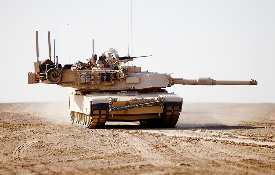 Còn có cả 2 khẩu tiểu liên cỡ nòng 7.62mm M240, hệ thống sống máy này 1 trục – 1 đồng trục, với tới thêm 11.400 viên đạn, lên nòng sẵn sàng để phản kích bất cứ kẻ địch tiềm tàng nào.