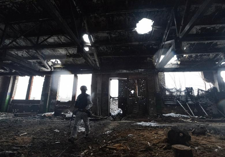 Có thể nói, những gì Chiến tranh Donbass đem lại cho miền Đông Ukraine đều là những nỗi đau, từ những thương vong cho đến tài sản đều bị huỷ hoại, để lại một cảnh tượng hoang tàn đến “đáng sợ”. Nguồn ảnh: Reuters.