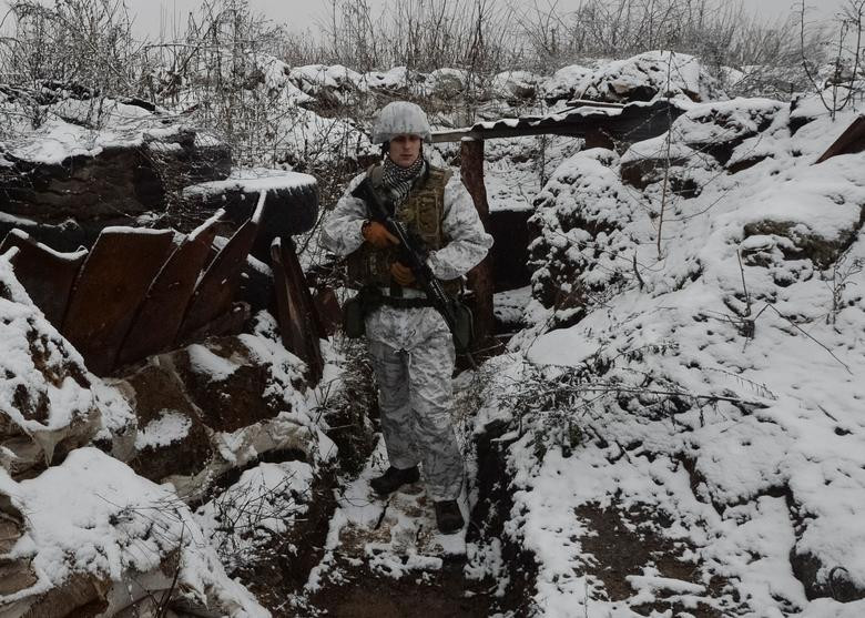 Đây chính là những gì còn lại tại đây, sau hàng loạt các cuộc công kích, các đợt pháo kích ập đến. Rất nhiều người mất đi nhà cửa và chỗ làm của mình vùi trong đống đổ nát. Còn có hàng ngàn người đã bỏ mạng, bao gồm cả dân thường hay những công dân Nga tại đây sau các đợt giao tranh “nảy lửa”. Nguồn ảnh: Reuters.