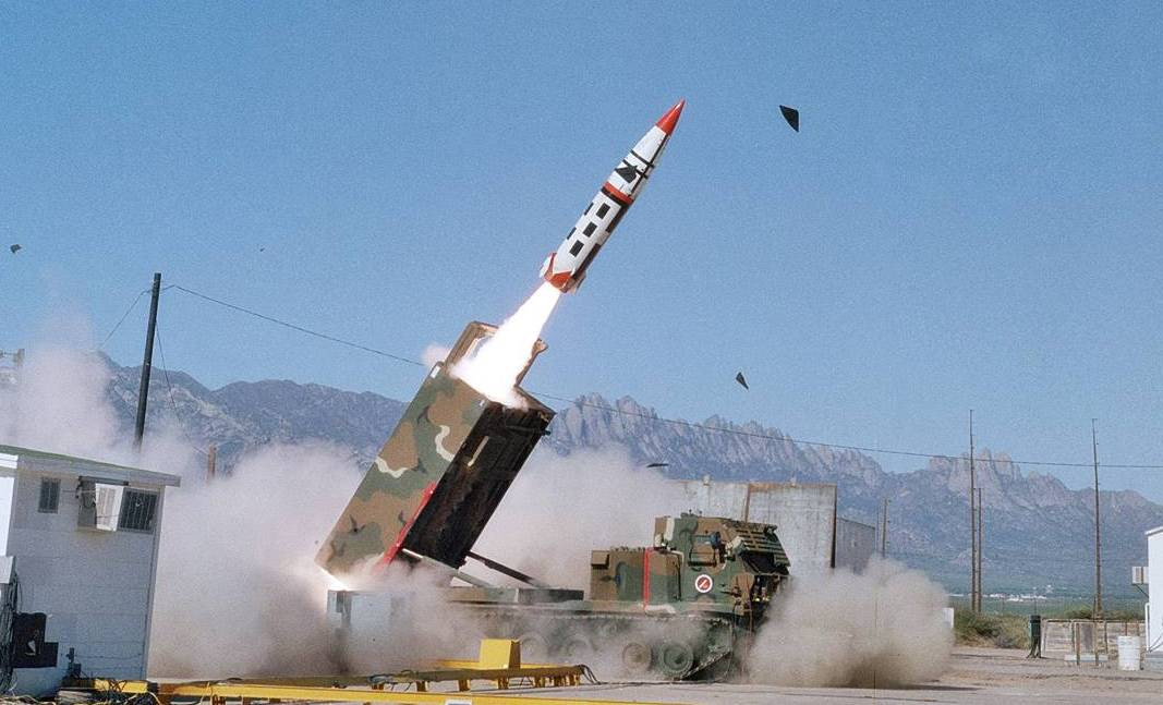 Theo một ấn phẩm truyền thông của Mỹ, hệ thống tên lửa MGM-140 Army Tactical Missle System (ATACMS) của Quân đội Mỹ đã được vinh danh là vũ khí mặt đất duy nhất trong biên chế của NATO đủ sức để tấn công Moscow – thủ đô của Nga, nếu được triển khai ở biên giới phía Bắc giữa Uraine – Nga.