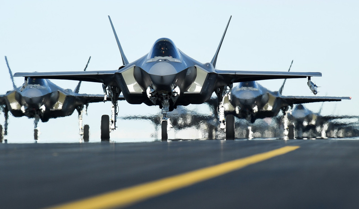 Độ “phủ sóng” của chúng đã được minh chứng một cách rõ rệt, khi tính tới tháng 8/2020, đã có hơn 555 chiếc máy bay chiến đấu đa nhiệm F-35 được sản xuất, cung cấp cho cả Mỹ và các quốc gia khai thác mẫu chiến đấu cơ này, bất chấp giá của chúng có thể lên đến 200 triệu USD/ chiếc. Nguồn ảnh: nationalreview.com.