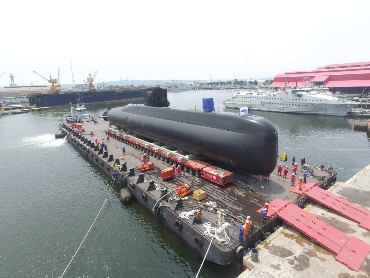 Về tàu ngầm lớp Nagapasa, các tàu ngầm này đều có chiều dài thân là 61,3m chiều rộng lớn nhất 6,25m. Tàu có lượng choán nước là 1.400 tấn và phạm vi hoạt động tối đa là 11.000 hải lý. Theo thiết kế, tàu cần thủy thủ đoàn 40 người để vận hành.