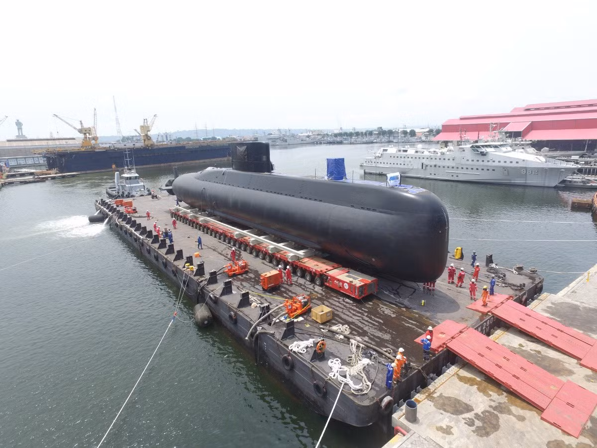 Về tàu ngầm lớp Nagapasa, các tàu ngầm này đều có chiều dài thân là 61,3m chiều rộng lớn nhất 6,25m. Tàu có lượng choán nước là 1.400 tấn và phạm vi hoạt động tối đa là 11.000 hải lý. Theo thiết kế, tàu cần thủy thủ đoàn 40 người để vận hành.