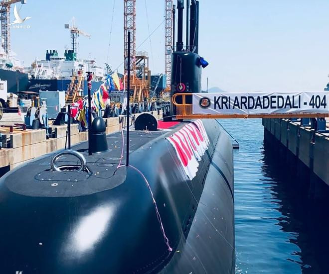 Về 2 con tàu còn lại trong loạt 3 tàu ngầm lớp Nagapasa này, KRI Ardadedali đã được chuyển giao và vận hành trong một buổi lễ tại xưởng đóng tàu của DSME ở Okpo, Geoje vào tháng 4/2018, trước khi đến căn cứ tại Surabaya. Con tàu thuộc Hạm đội 2 của Hải quân Indonesia, đóng tại Surabaya.