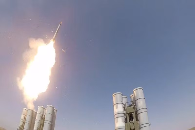 Tính năng quan trọng nhất làm nên uy lực của S-500, chính là việc áp dụng tên lửa loạt 77N6 được nâng cấp. Tên lửa này có thể sử dụng để đánh chặn cả các mục tiêu như tên lửa siêu vượt âm hay bất kì nền tảng vũ khí nào bay với tốc độ trên Mach 5. 