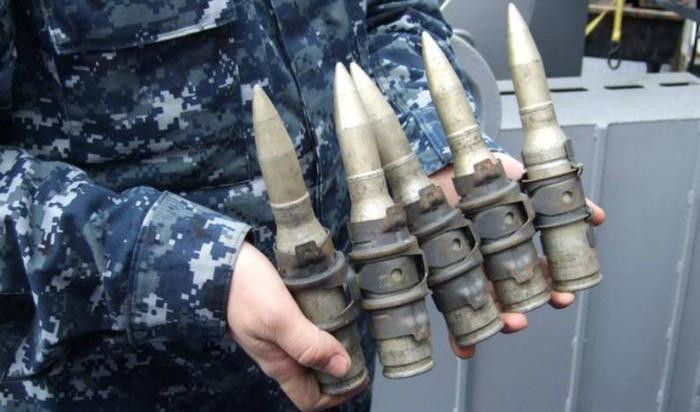 Với những xuồng máy cỡ nhở, chỉ cần loạt đạn 5 viên từ pháo Mk 38 Mod 3 là có thể vô hiệu hóa chúng. 