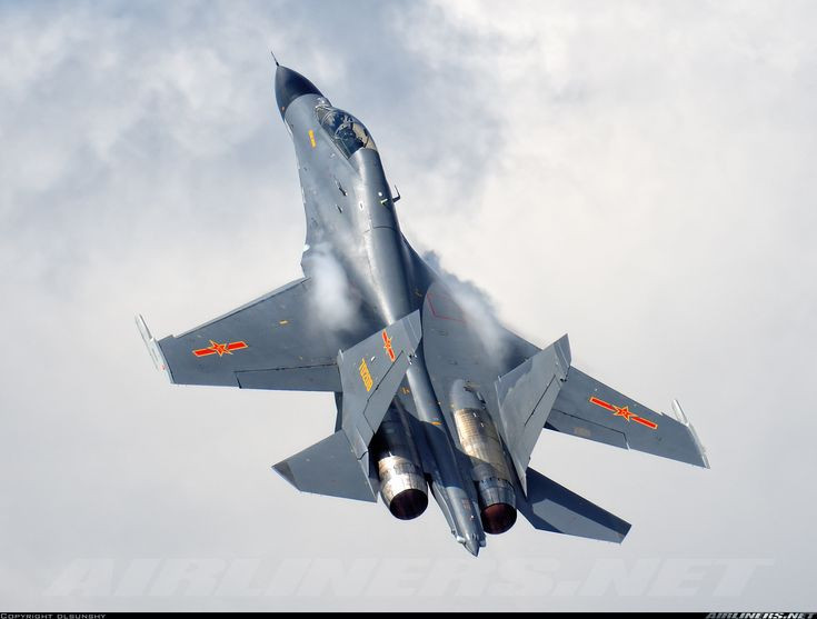 Với bộ động cơ đôi mạnh mẽ trên, các máy bay chiến đấu J-11 còn mang khả năng hoạt động bền bỉ với tầm bay tối đa đạt tới hơn 3.700km, chúng sở hữu trần bay khoảng 19.000m và sở hữu bán kính chiến đấu rộng mở tới 2.000km với hệ thống điện tử hàng không tối tân được trang bị bổ trợ. Nguồn ảnh: airliners.net.