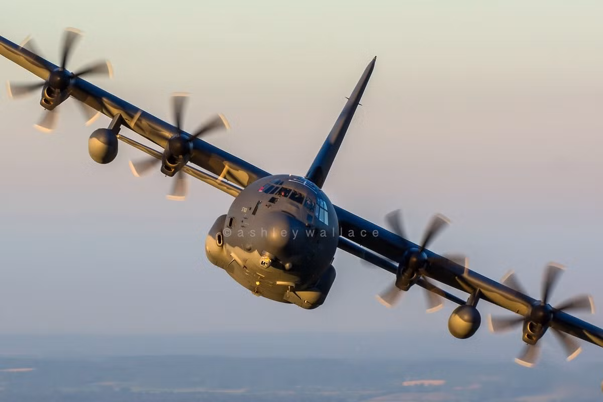 Trong cuộc tập trận tại Vịnh Mexico, Mỹ đã học được cách sử dụng các máy bay vận tải của mình để chuyển thành một phi cơ chiến đấu, đánh dấu việc chiếc vận tải cơ MC-130J lần đầu tiên trang bị và sử dụng tên lửa hành trình bắn trúng mục tiêu trên mặt nước. Nguồn ảnh: Ashley Wallace.